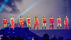 TWICE (韓国の音楽グループ)のサムネイル